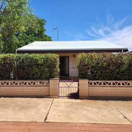 Villa The House With The Purple Gate Broken Hill Exterior foto